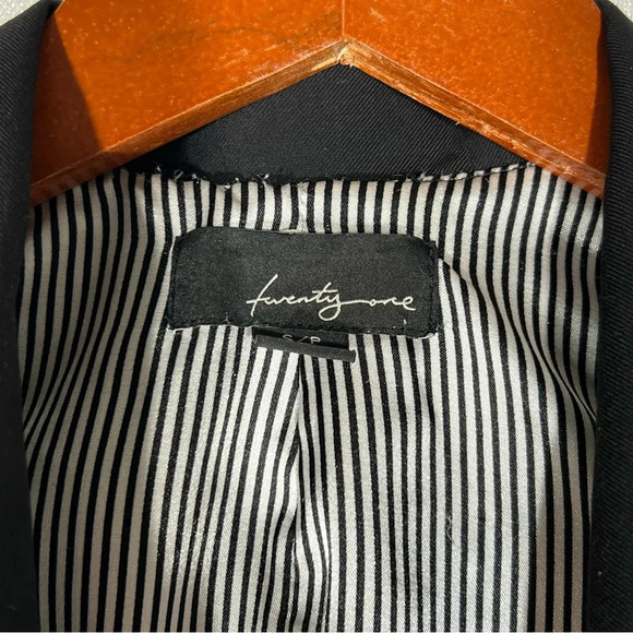 Forever 21 Vintage One Button Vest with Striped Lining - Picture 6 of 6